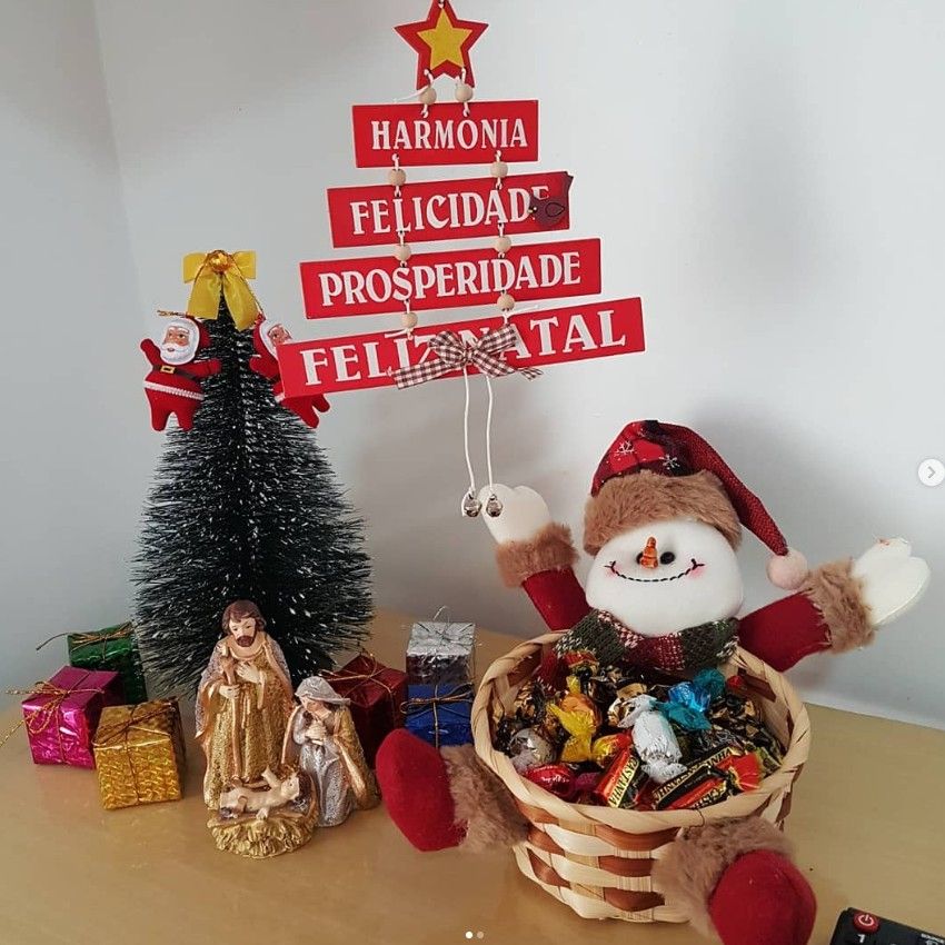 Decoração de Natal com mensagem de harmonia e felicidade