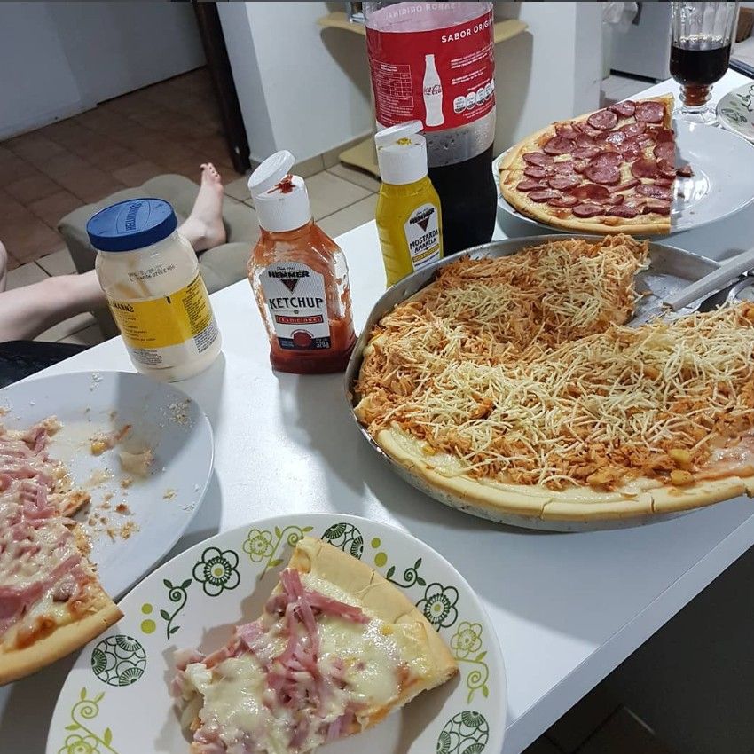 Noite de pizza com os moradores